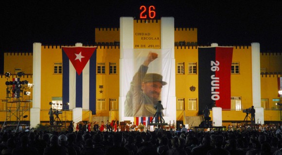 Acto-del-26-en-Santiago-de-Cuba-2015.-580x320